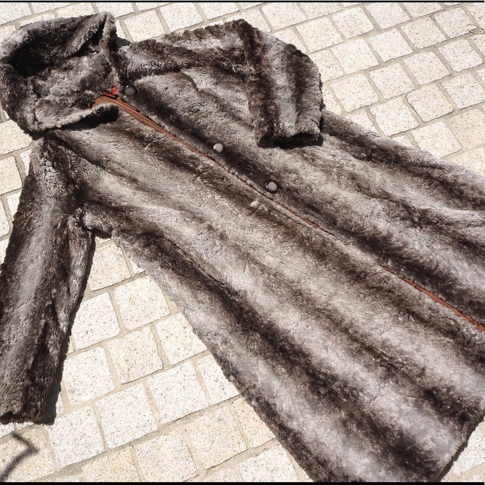 ⛔️SOLD⛔️ VINTAGE FAUX FUR LONGLINE HOODED COAT - Picture 6 of 12